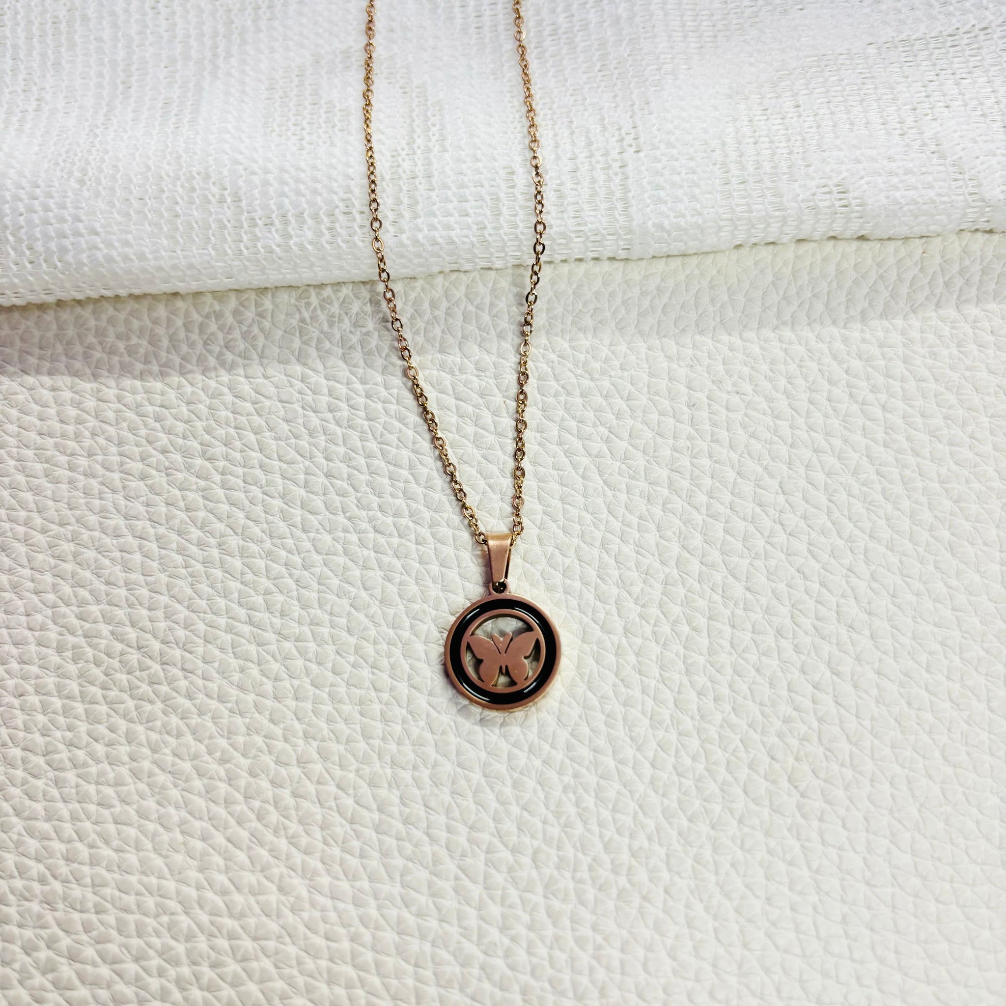 Anti Tarnish stainless steel neck rose gold chain with butterfly inside round enamel