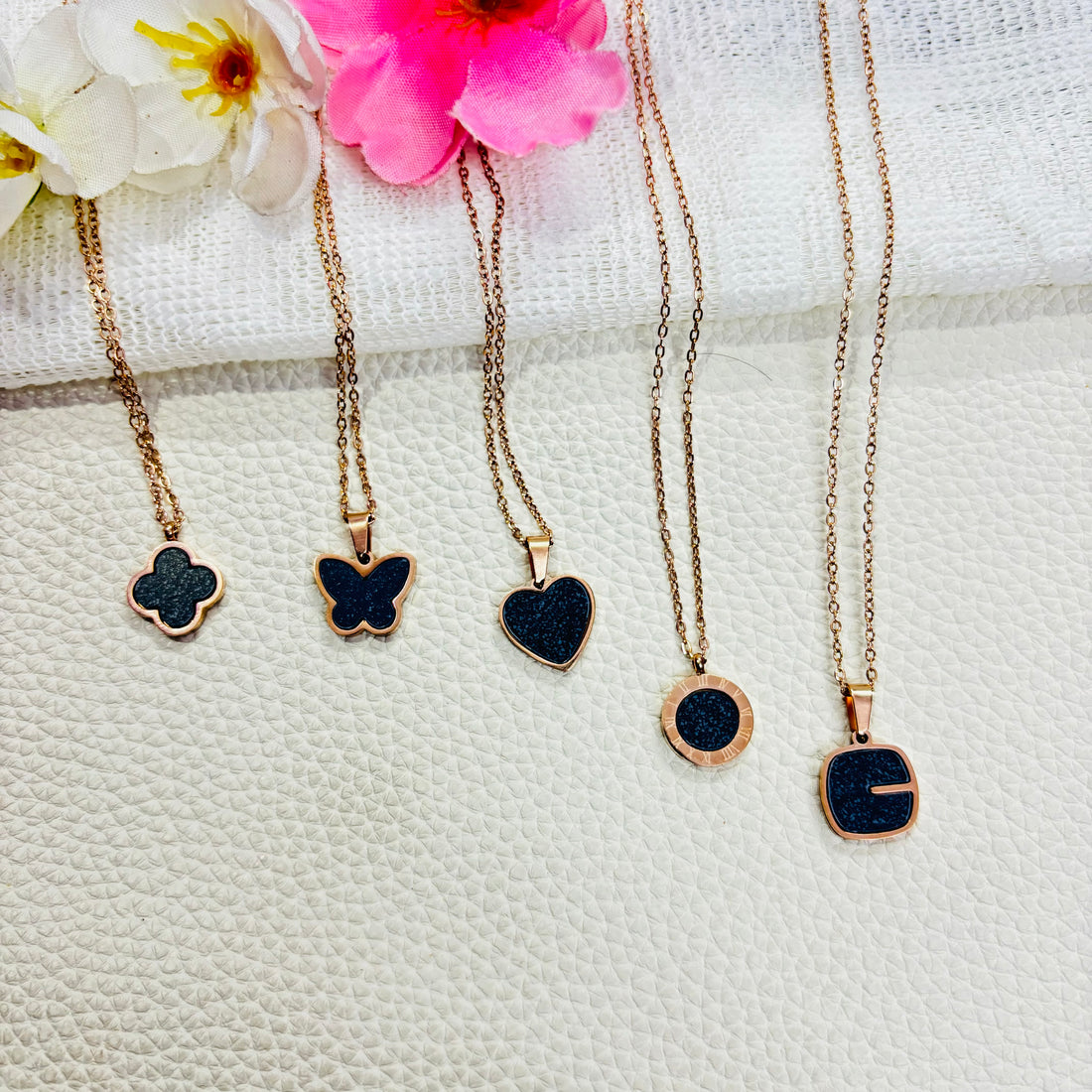 Anti Tarnish stainless steel rose gold chain with black round shape enamel locket