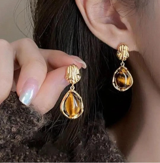 Vintage Teardrop Gold Frame Drop Earrings