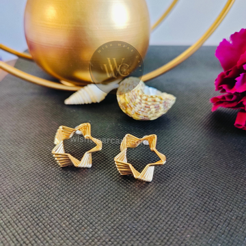 Stylish multilayered metallic studs with star design