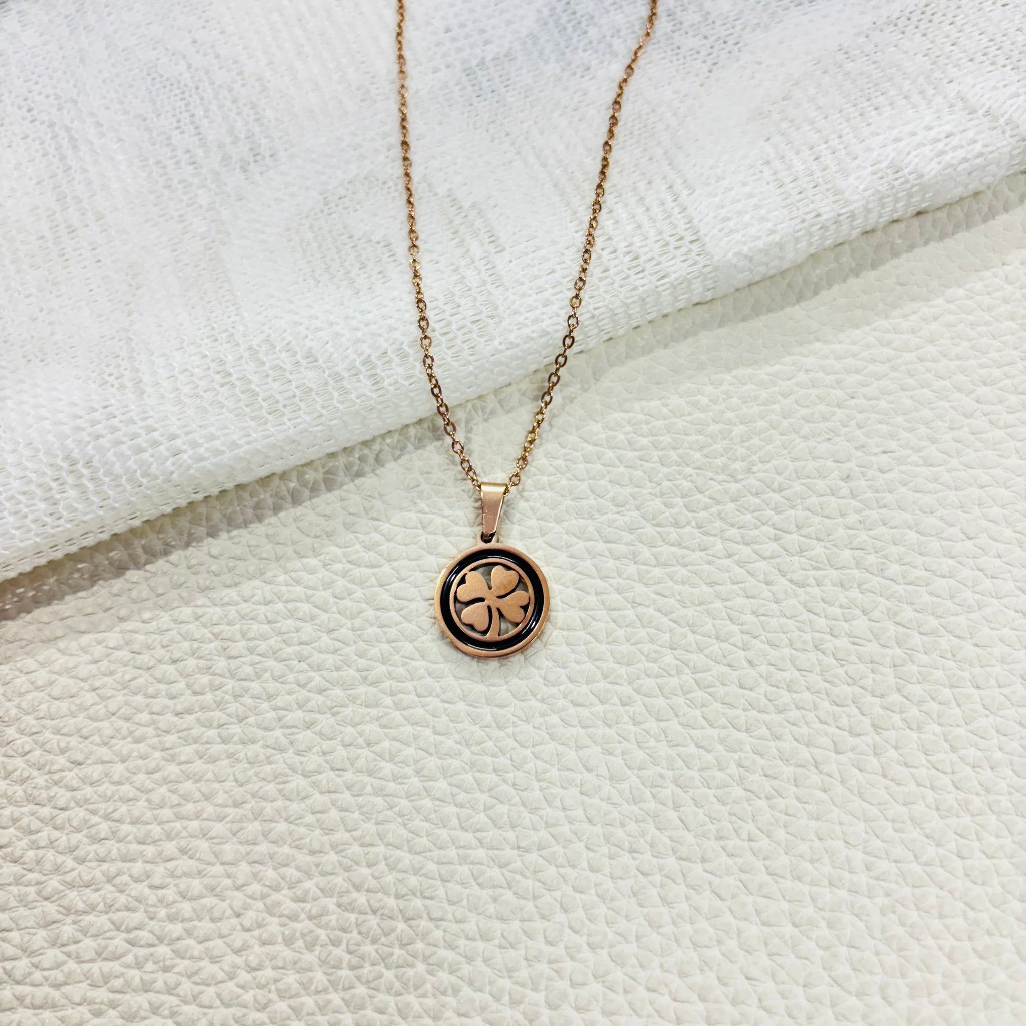 Anti Tarnish stainless steel rose gold chain with leaves inside round enamel