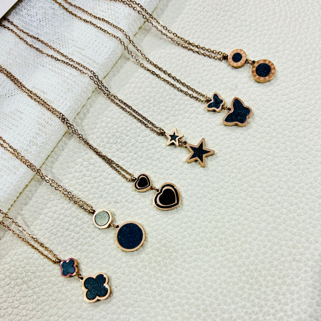 Anti Tarnish stainless steel rose gold chain with dual star shape enamel locket