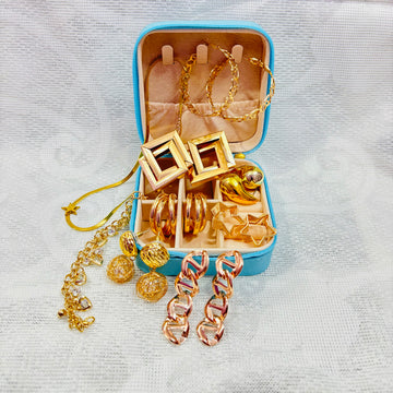 Wishwear 9 Jewel Hamper - 7 earrings + 1 bracelet + 1 Anti Tarnish Chain + Free Jewellery Organiser