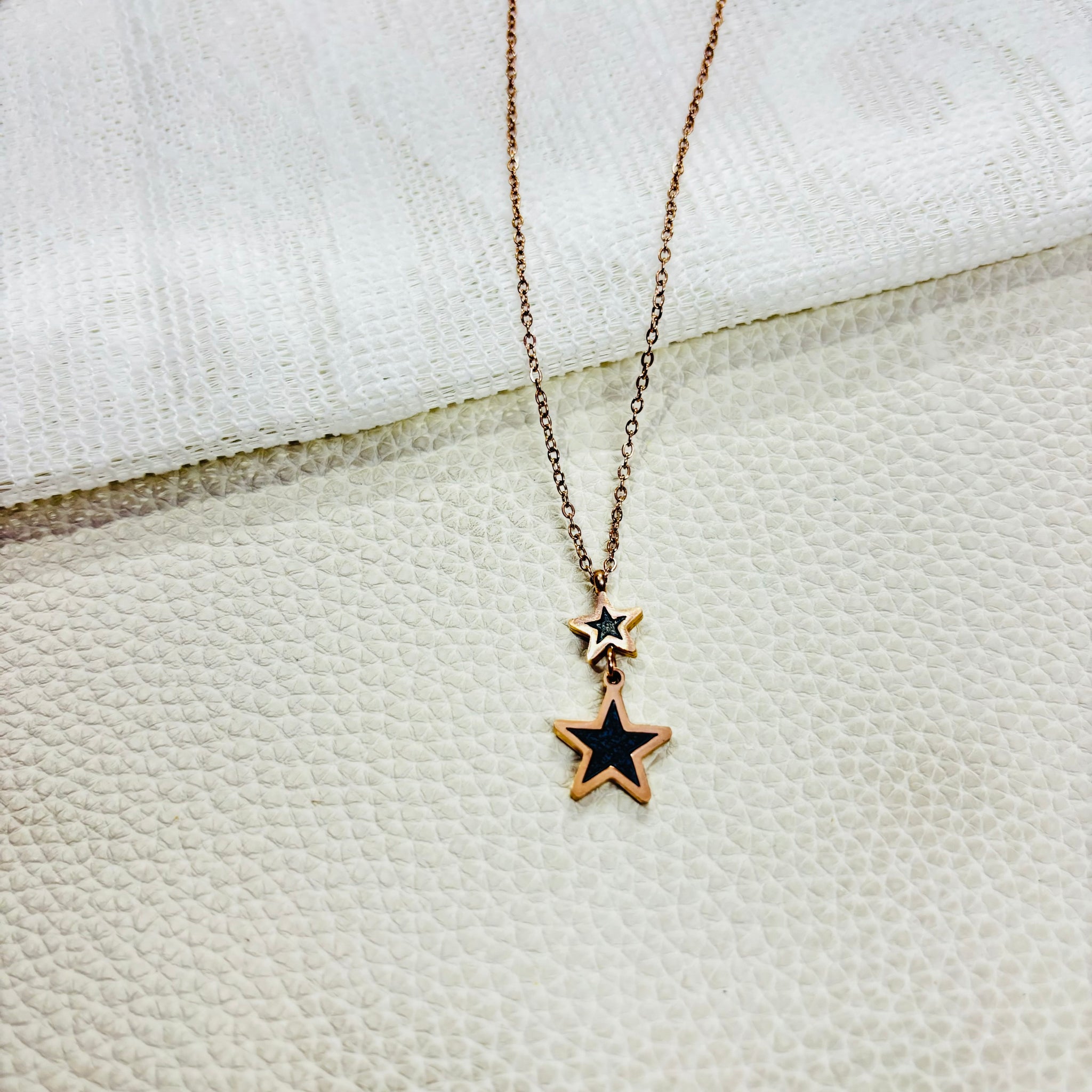 Anti Tarnish stainless steel rose gold chain with dual star shape enamel locket